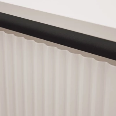 Breite Kommode TIRIL - beige / schwarz
