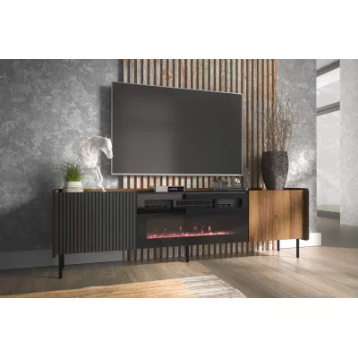 TV-Möbel mit elektrischem Kamin ASHEBORO - Walnuss / San Sebastián / Schwarz