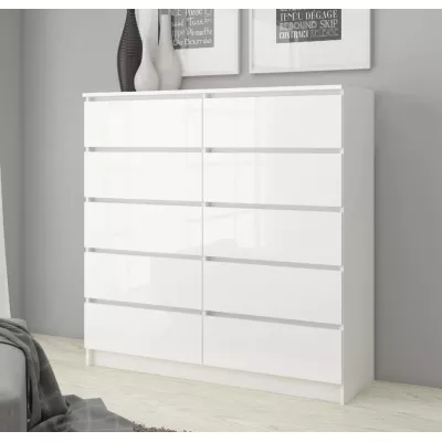 Kommode für das Wohnzimmer SAVRILA – weiß / weiß glänzend