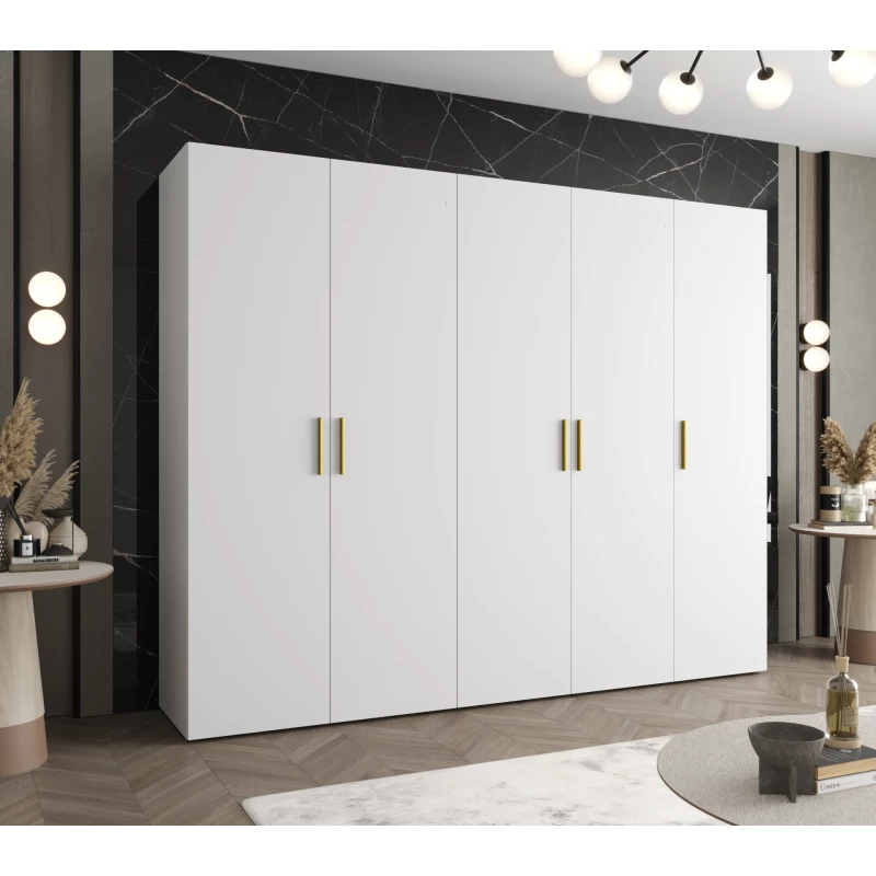 Geräumiger Kleiderschrank HELMA 1.250 cm - weiß / goldene Griffe