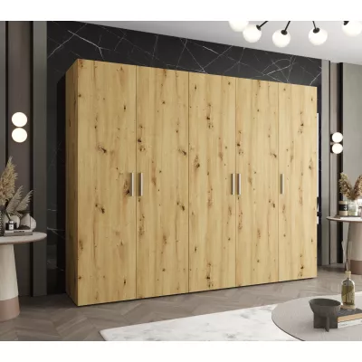 Geräumiger Kleiderschrank HELMA 1.250 cm - Eiche handgefertigt / silberne Griffe