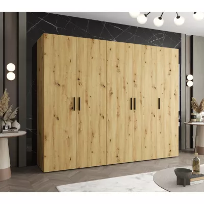 Geräumiger Kleiderschrank HELMA 1.250 cm - Eiche handwerklich gefertigt / schwarze Griffe