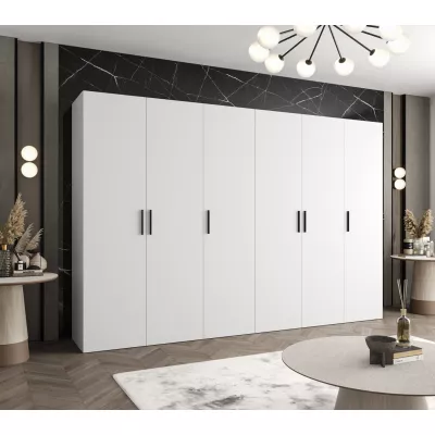 Geräumiger Kleiderschrank HELMA 1.300 cm - weiß / schwarze Griffe
