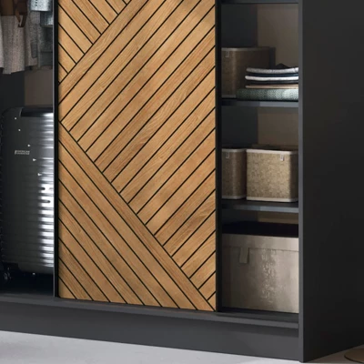 Kleiderschrank mit Spiegel und Schiebetüren 180 cm VALORA - schwarz / karamellfarbene Eiche