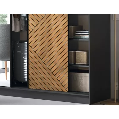 Kleiderschrank mit Spiegel und Schiebetüren 180 cm VALORA - schwarz / karamellfarbene Eiche