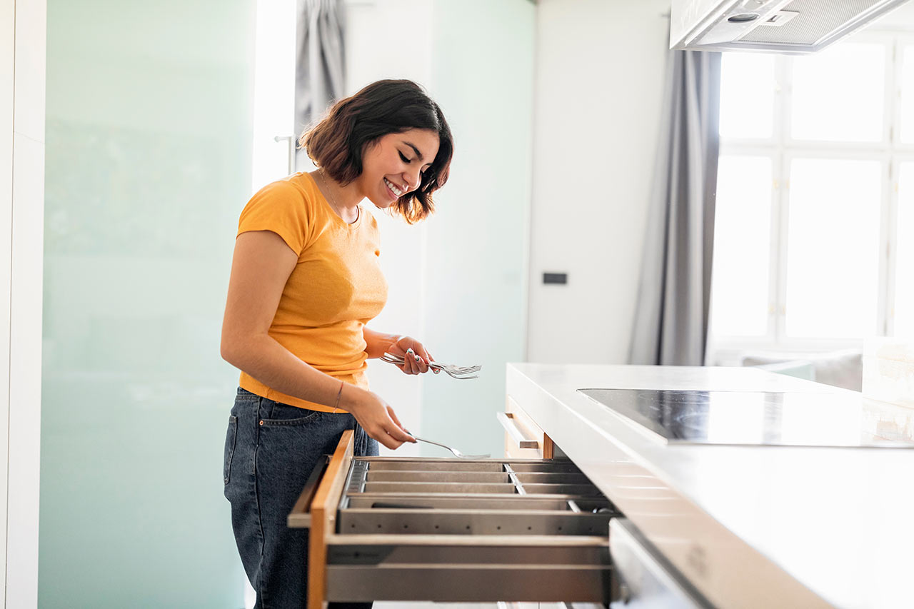 In einer Küche, in der jedes Stück seinen Platz hat, herrscht perfekte Ordnung und Sauberkeit. Natürlich entsteht beim Arbeiten in der Küche auch Unordnung. Auf jeden Fall werden Sie sich hier wohlfühlen.