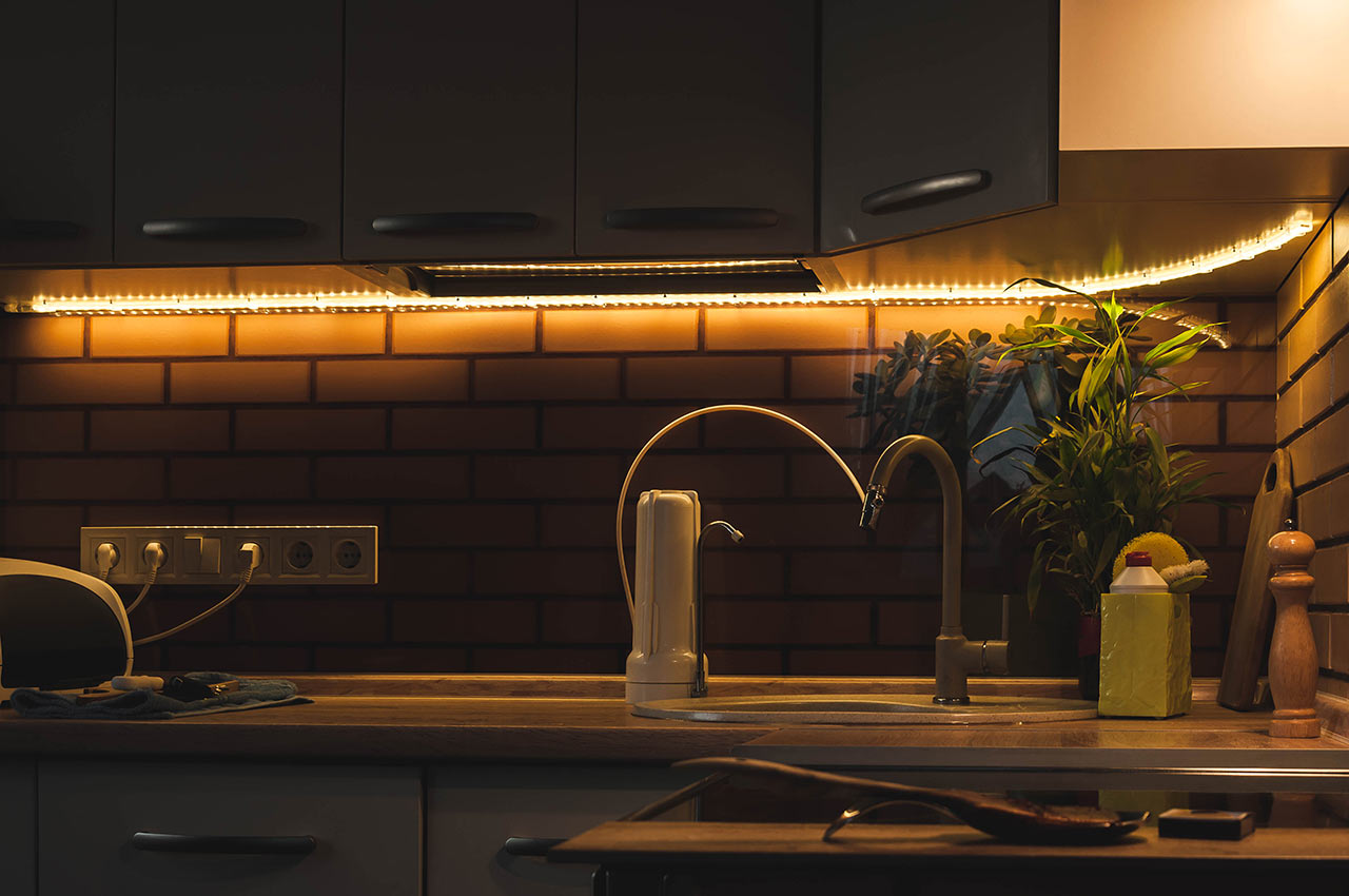 Das einfache Beleuchten mittels LED-Streifen kann dazu beitragen, die richtige intime Atmosphäre zu schaffen