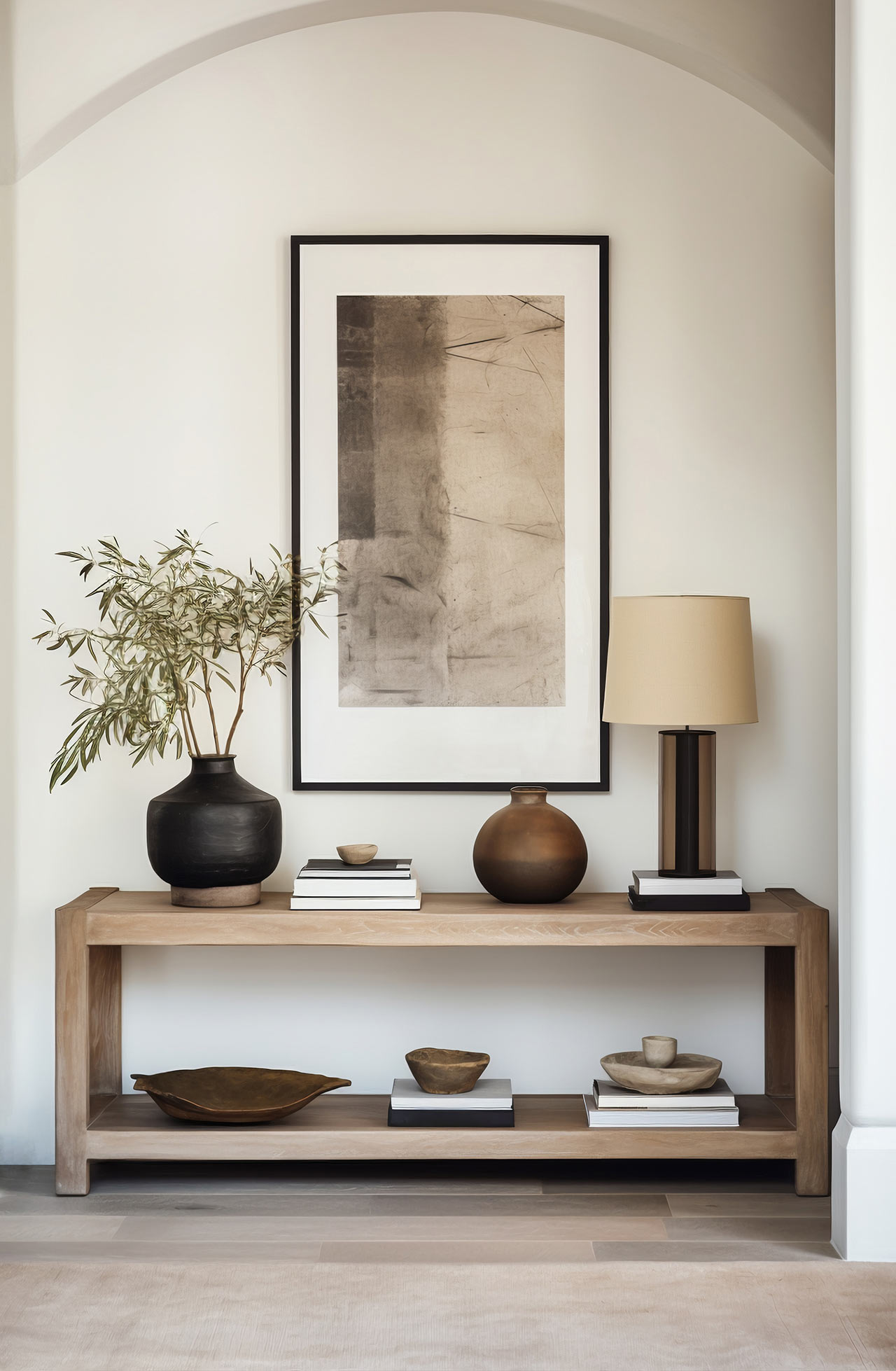 Sensibel ausgewählte Kunstgegenstände verleihen dem Interieur einen kultivierten Charakter