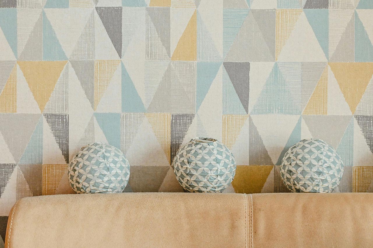 Haben Sie keine Angst vor farbigen Tapeten.