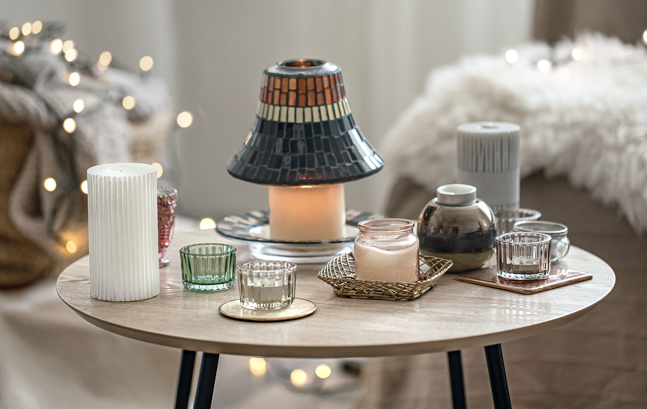 Innenraumkerzen als Accessoire. (Designed by Freepik)