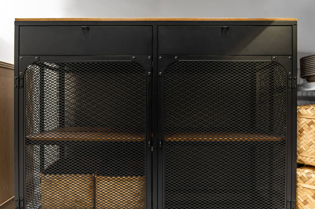 Ein geschlossener Schuhschrank sorgt für visuelle Klarheit. (Designed by Freepik)